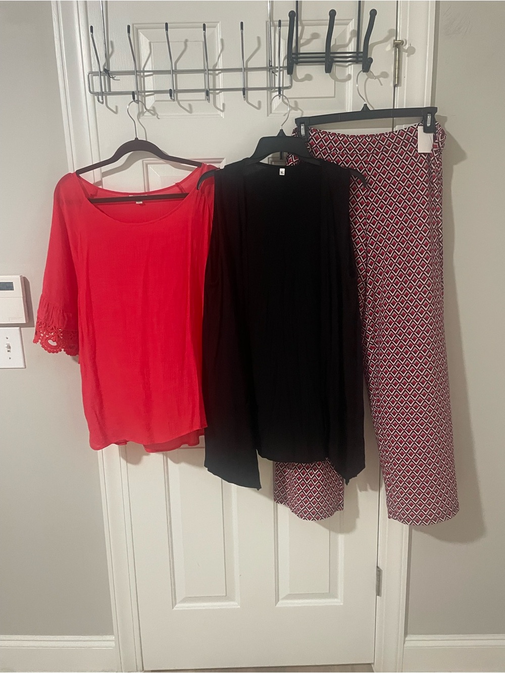 Womenβs Red Geo Print pants xl - red top vest xl
